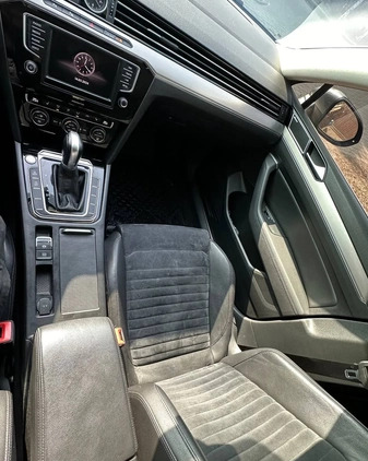Volkswagen Passat cena 68500 przebieg: 54000, rok produkcji 2017 z Warszawa małe 742